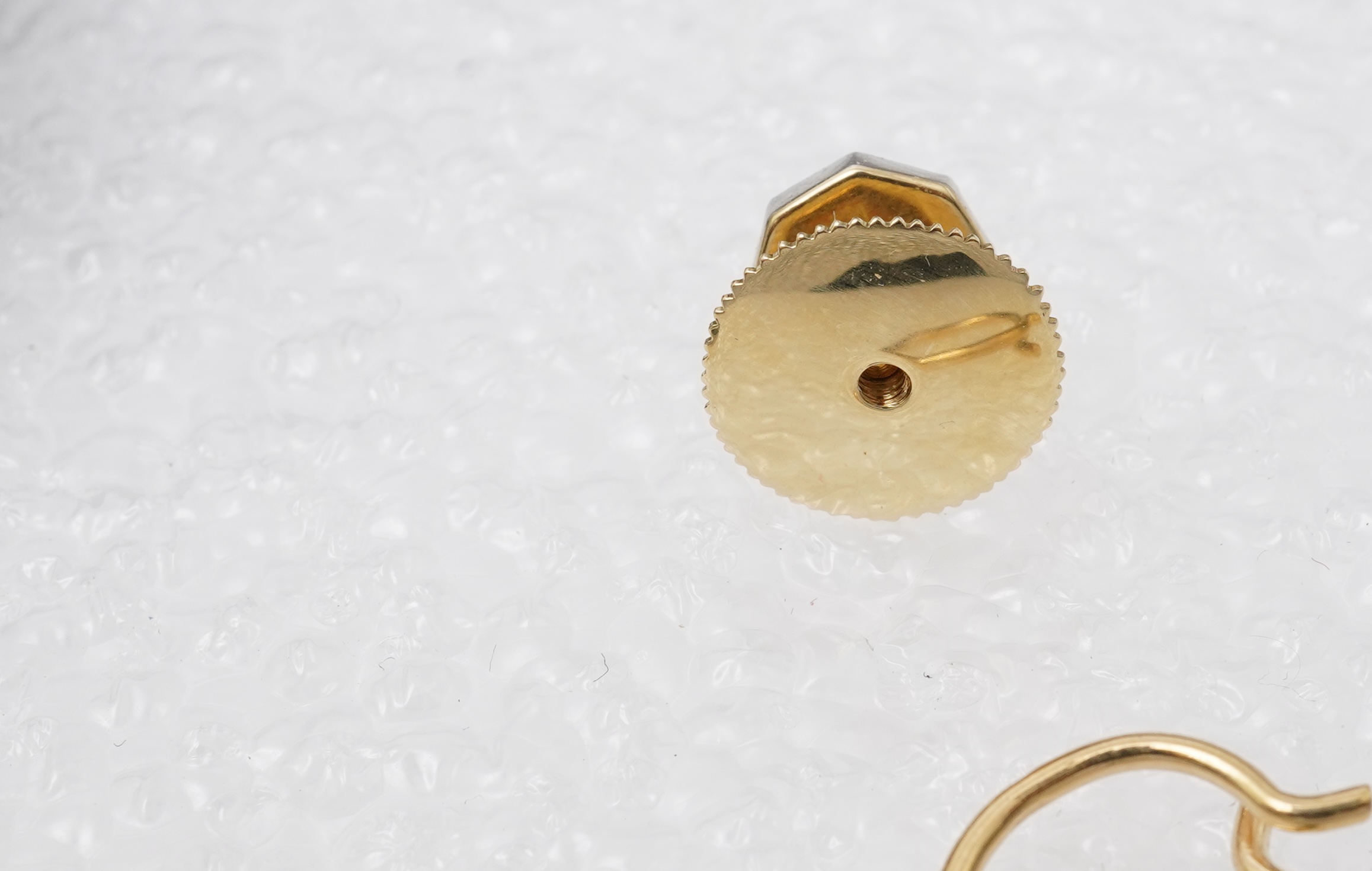 A set of 9ct gentleman's dress set cufflinks and button, retailed by Tessier